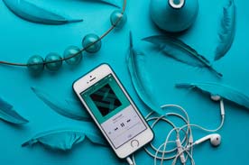 Iphone, headphones & music for studying
