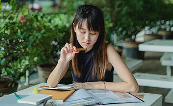 girl studying outdoors.