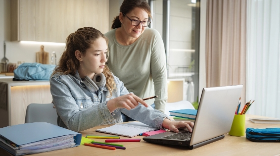 woman and student on laptop.