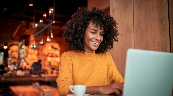 girl studying on laptop in a restaurant.