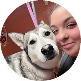 Penn Foster Vet Tech grad posing for selfie with husky. 