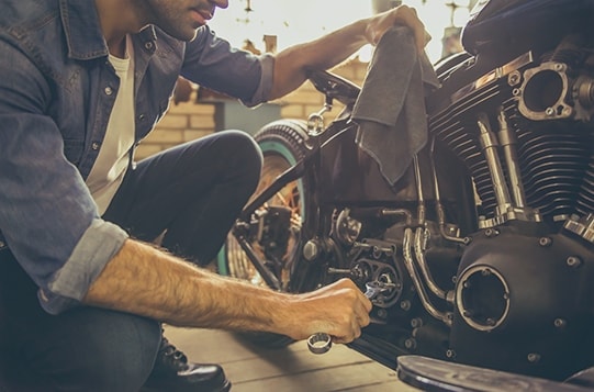 motorcycle mechanic repair motorbike service maintenance technician career garage bikes bike mechanics motorcycles services ultimate turn storage center fixing learn
